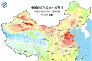 世界名画！？重温经典：梅西领取世界杯金球奖时亲吻大力神杯